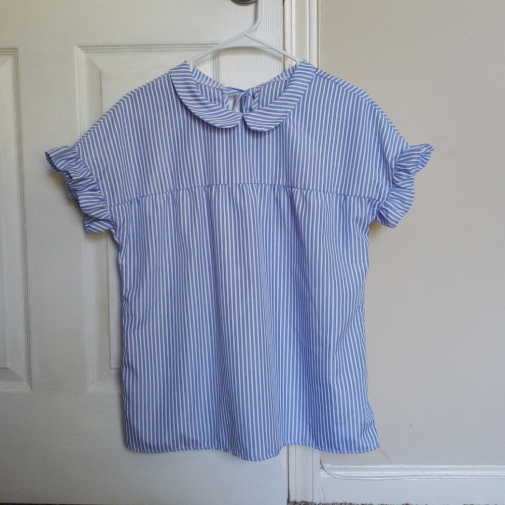 Short sleeve with peter pan collar